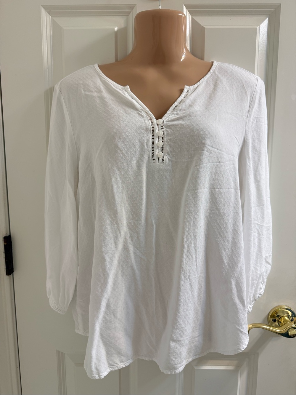 Liz Claiborne White Button-Trim Peasant Tunic